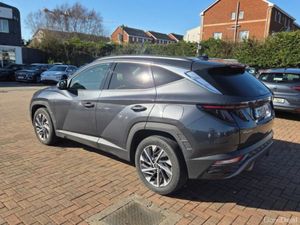 Hyundai Tucson ix35 Executive Plus Diesel 5DR - Image 3