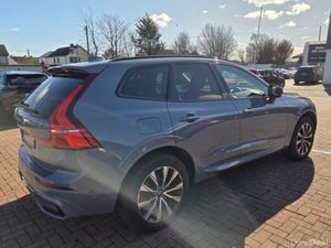 Volvo XC60 B4 Plus Dark 5DR Auto - Image 4