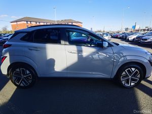 HYUNDAI KONA 64KWH PREMIUM - Image 4