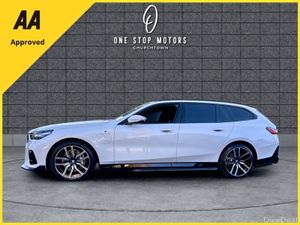 2025 BMW i5 *MSPORT PRO 40EDRIVE*TOURING*3,000KM - Image 2