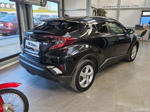 18 TOYOTA C-HR ZYX10 5DR AUTO - Image 3