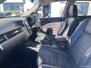 2016 MITSUBISHI OUTLANDER PETROL PLUGIN HYBRID 4WD - Image 4