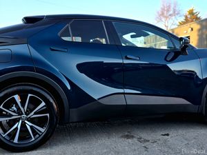 🔥 2025 Toyota C-HR 2.0 PHEV Sport+ - Image 4