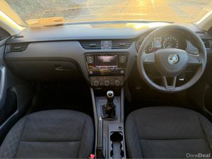 Skoda Octavia 1.6 Saloon mint condition - Image 4