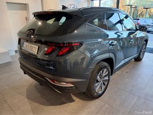 Hyundai Tucson EXECUTIVE HYBRID ** ONLY 10k KMS ** - Image 2