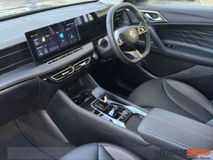 MG HS Plug-in Hybrid Exclusive **TOP SEPC / SAVE € - Image 3