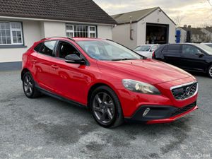 Volvo V40 2.0 D4 CROSS COUNTRY BLACK SERIES DIESEL - Image 3