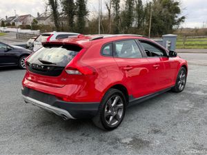 Volvo V40 2.0 D4 CROSS COUNTRY BLACK SERIES DIESEL - Image 4