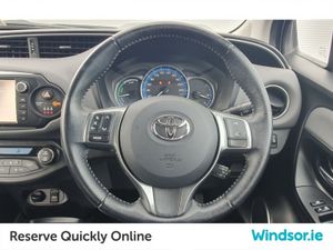 Toyota Yaris Hybrid Luxury **Price includes €1000 - Image 3