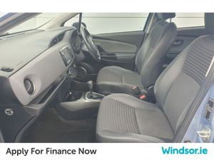 Toyota Yaris Hybrid Luxury **Price includes €1000 - Image 4