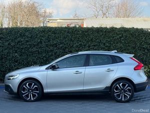 Volvo V40 D4 CROSS COUNTRY 2.0 D // PAN ROOF // VE - Image 4