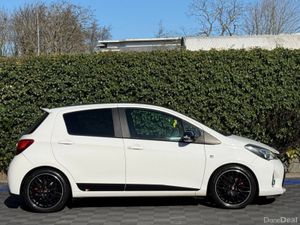 Toyota Yaris GR SPORT 1.3 VVTI // REVERSE CAMERA / - Image 2