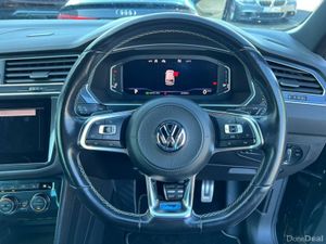 Volkswagen Tiguan R-LINE 4MOTION BLACK EDITION 2.0 - Image 4