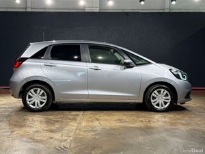 Honda Fit HYBRID 1.5L AUTOMATIC - CRUISE CONTROL - - Image 3