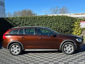 Volvo V60 D4 CROSS COUNTRY 2.0 D // LEATHER POWERE - Image 2