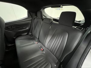 Toyota Yaris 1.5 HYBRID X Automatic, Reversing cam - Image 4