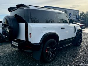 2021 Land Rover Defender HARD TOP AUTO 3 SEATS - Image 3