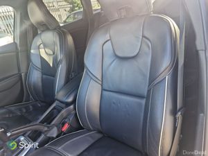 Volvo V40 D2 (120hp) R-Design, Full Leather Interi - Image 4