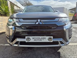 Mitsubishi Outlander 2.4 PHEV / INTENSE SAFETY PAC - Image 4