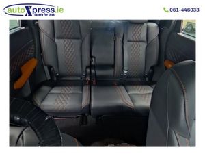 Mitsubishi Outlander PHEV 4WD, 7 Seats, Ultra low - Image 4