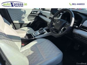 Mitsubishi Outlander PHEV P, 7 Seats, 360°, Low mi - Image 4