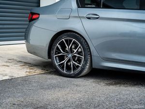 BMW 5-Series 520D M SPORT WITH IVORY - Image 4