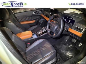 Mitsubishi Outlander PHEV 4WD, 7 Seats, Panoramic - Image 2