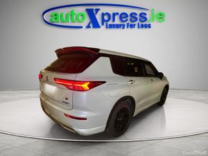 Mitsubishi Outlander PHEV 4WD, 7 Seats, Panoramic - Image 3
