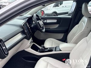 Volvo XC40 D3 FWD AUTOMATIC 150 MOMENTUM - Image 3