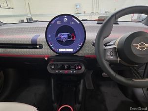 Mini Cooper Cooper SE - Image 4