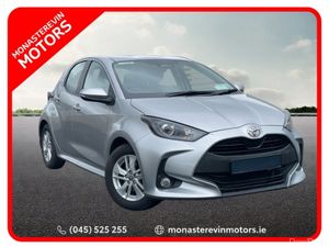 Toyota Yaris HYBRID 115 LUNA - Image 2