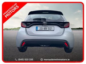 Toyota Yaris HYBRID 115 LUNA - Image 3