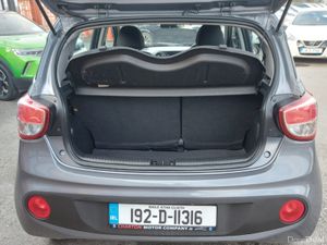 Hyundai i10 DELUXE 4DR - Image 2