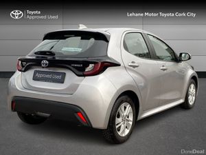 Toyota Yaris YARIS HYB LUNA - Image 2