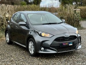 2022 Toyota Yaris 1.5 Hybrid Luna Automatic - Image 3