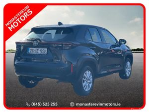 Toyota Yaris CR LUNA 4DR AUTO - Image 3