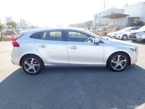 Volvo V40 2.0 D4 SE LUXURY PLUS DIESEL AUTOMATIC / - Image 3