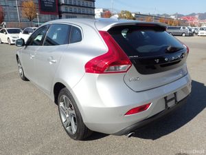 Volvo V40 2.0 D4 SE LUXURY PLUS DIESEL AUTOMATIC / - Image 4