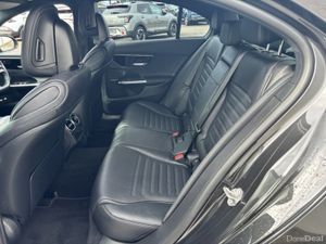 Mercedes-Benz C-Class 300 E AMG LINE AUTO - Image 4