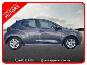 Toyota Yaris 1.5 HYBRID LUNA 4DR AUTO - Image 4