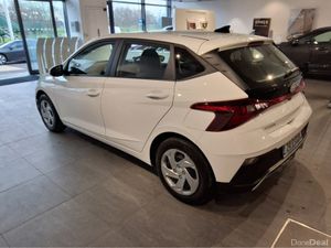 Hyundai i20 PETROL 5DR - Image 3