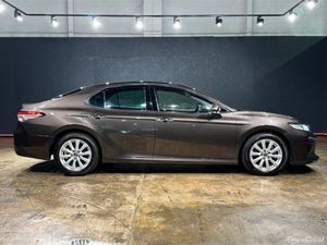 Toyota Camry G SPEC - 2.5 HYBRID - FACTORY ALLOYS - Image 3