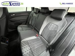 Volkswagen Golf TDI R-LINE Low mileage - Image 4