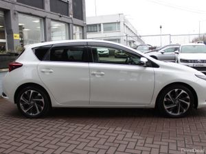 TOYOTA AURIS 1.8 HYBRID 5DR HATCHBACK AUTO - Image 3