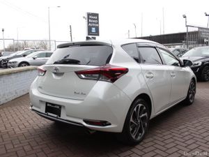 TOYOTA AURIS 1.8 HYBRID 5DR HATCHBACK AUTO - Image 4
