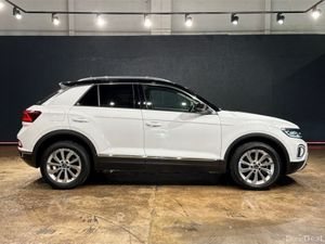 Volkswagen T-Roc 2.0 TDI STYLE - FACTORY ALLOYS - - Image 3