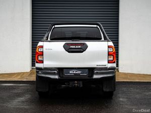 Toyota Hilux INVINCIBLE X 4WD D-4D DCB - Image 4