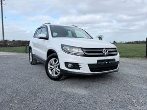 VW Tiguan 152 IMMACULATE, PERFECT,Service history - Image 4