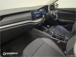 Skoda OCTAVIA Diesel Hatchback SE Technology - Image 3