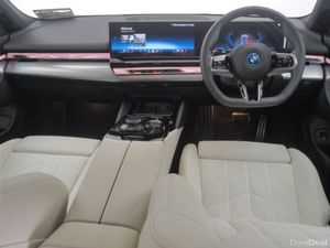 BMW 5-Series 530e M Sport Saloon - Image 4